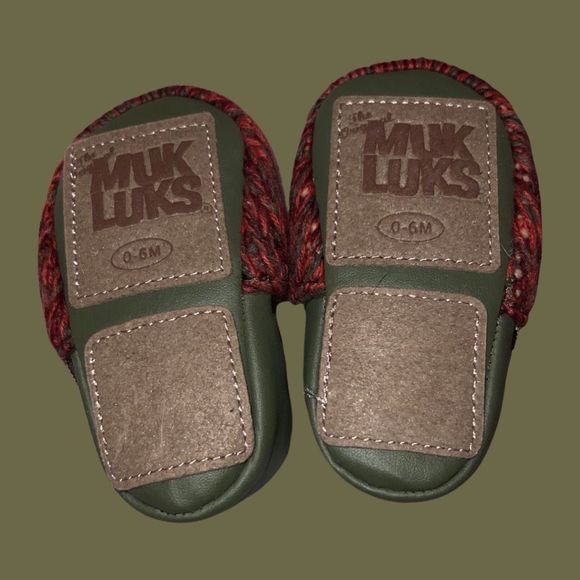 Baby Muk Luks Olive Green And Burgundy Slip Ons 0-6 Months - Picture 3 of 3